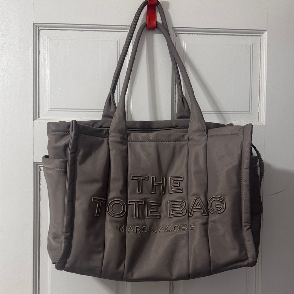 Marc Jacobs THE PUFFY NYLON LARGE TOTE BAG